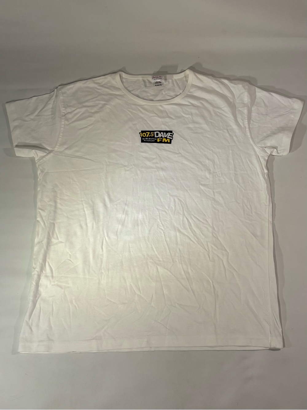 📻 RARE VINTAGE 107.5 DAVE FM CHEST GRAPHIC WHITE SHORT SLEEVE T-SHIRT SZ XL 📻